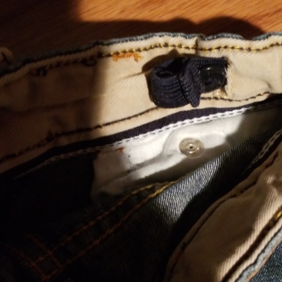 Baby gap 2t distressed Cutoffs - Picture 4 of 4